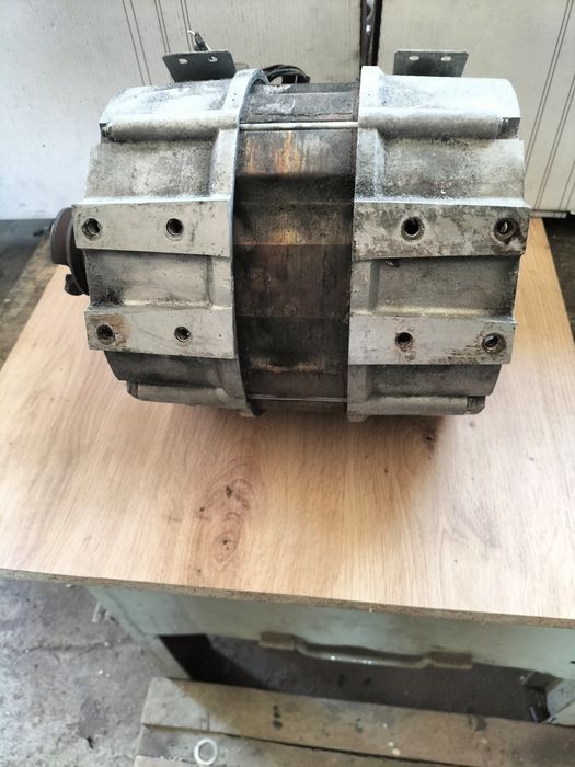 Sprzedam silnik trójfazowy.