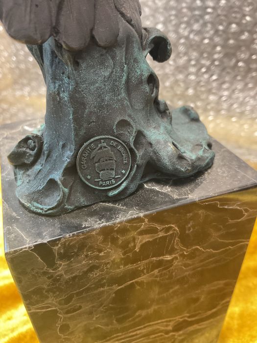 Águia escultura bronze assinada 36 cm