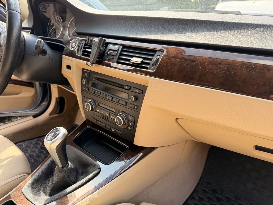 Bmw E90 E91 E92 E93 deska rozdzielcza czarno beżowa czarna konsola