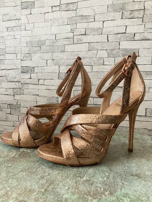 Szpilki Guess jak nowe