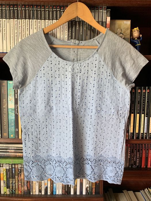 Blusa de Manga Curta, tamanho M [medidas na descrição]