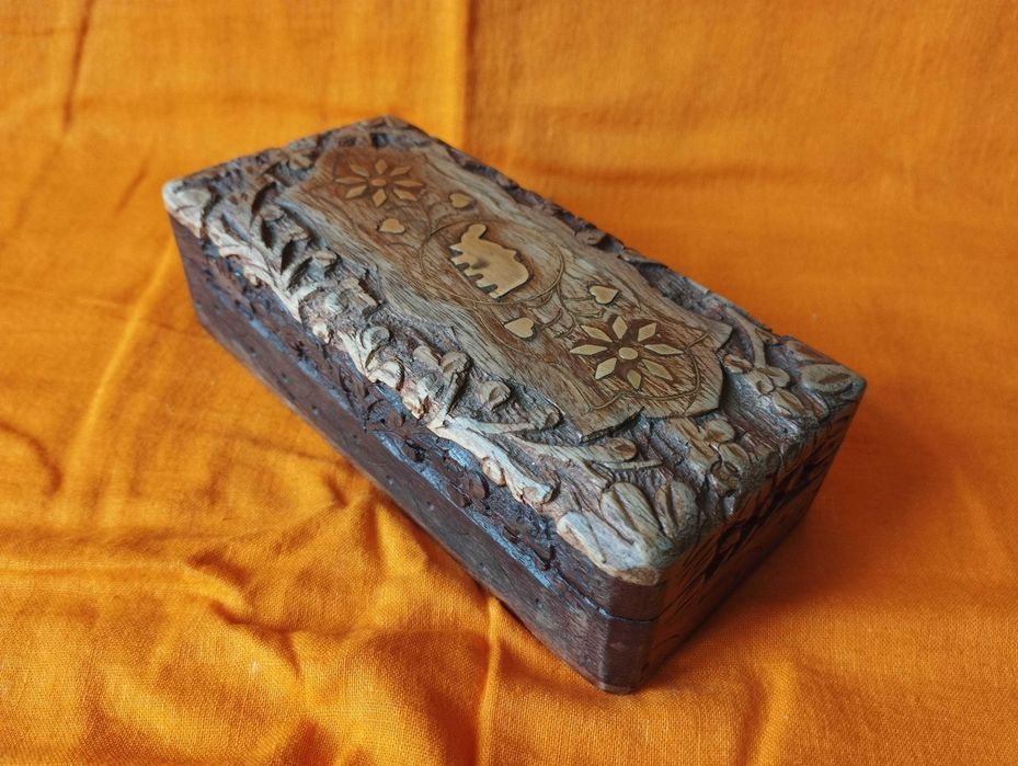 Шкатулка деревянная. Индия.
