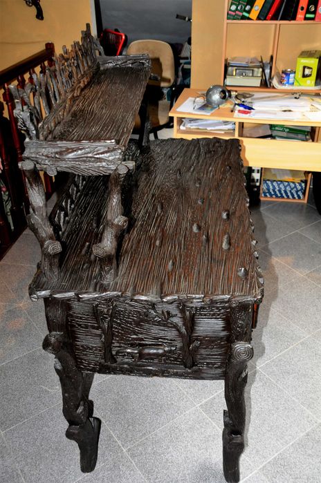 Secretaria, madeira trabalhada, Há mais 150 anos na família