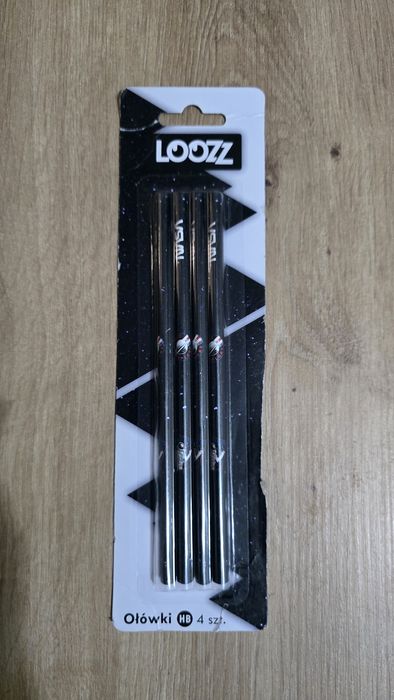 Zestaw nowych ołówkow szkolnych