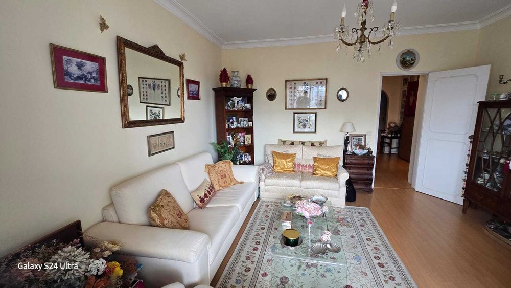Apartamento t2 à venda Vista Mar | Varanda + Arrecadação