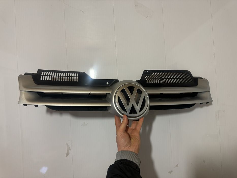 Решітка радіатора golf 5 хетчбек решотка радіатора гольф 5 хечбек