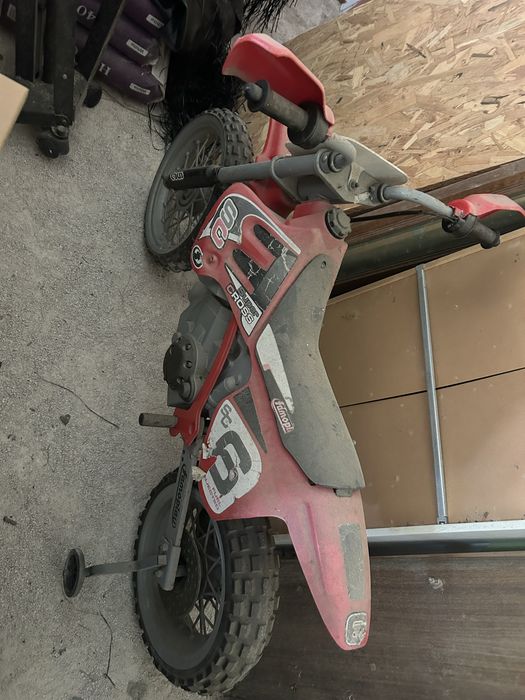 vendo Mota de criança