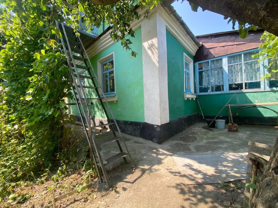 Продаж будинку або довгострокова оренда