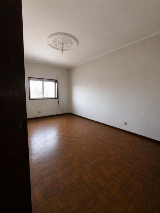 Apartamento T4 com garagem fechada
