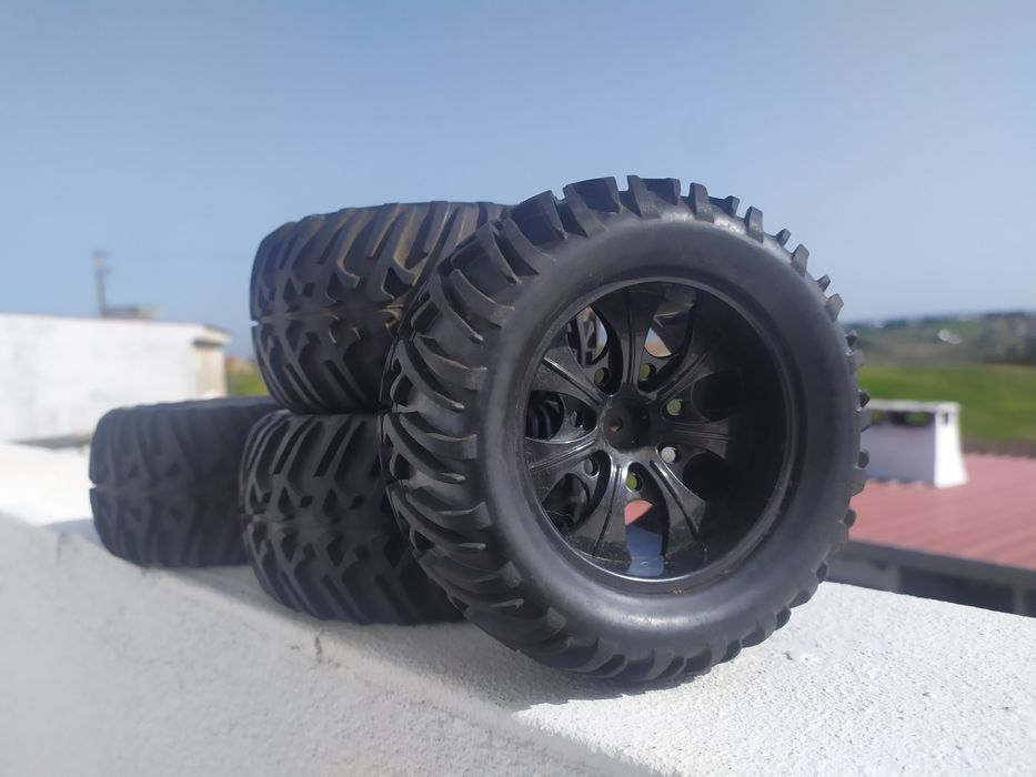 Pneus+jantes RC carro telecomandado- 1/10 com hex 12mm - monster truck
