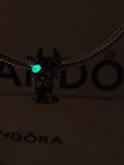 Conta Maléfica da Pandora brilha no escuro