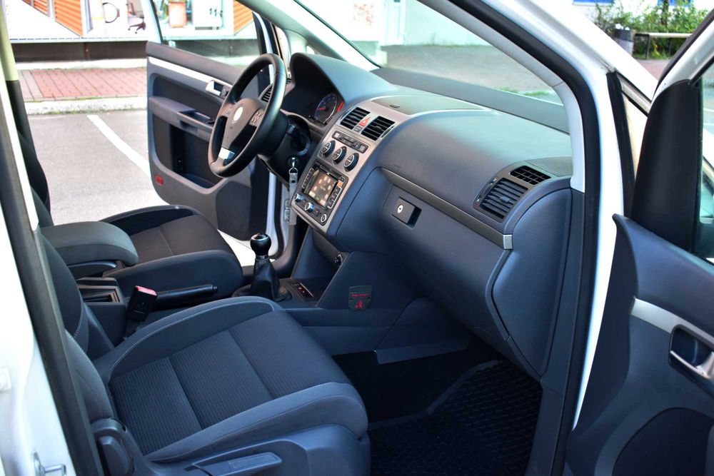Фольксваген Тоуран 2009г, Дв 1.4(140л.с) газ-бензин