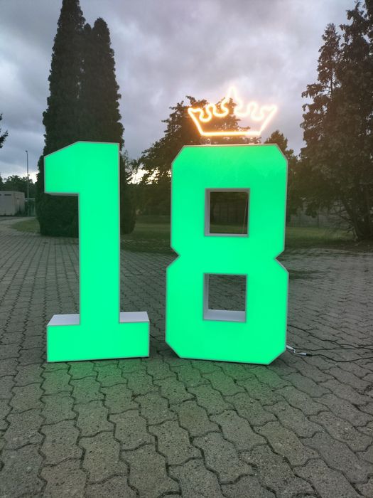 Cyfry 18 osiemnastka podświetlana żarówkami LED 3D