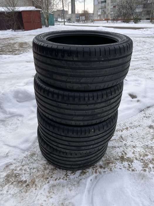 Літня резина nokian 235.40 18 в гарному стані