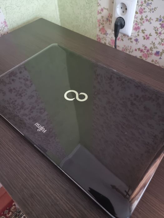 Ноутбук Fujitsu LIFEBOOK AH531  i5