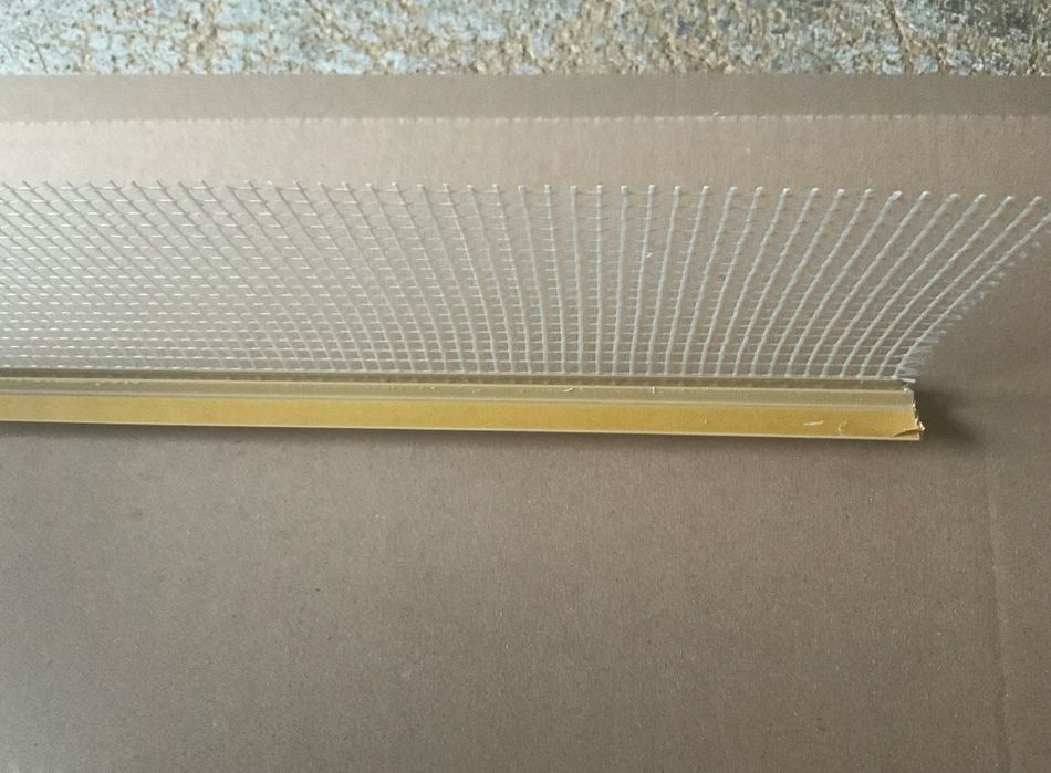 Listwa przyokienna z siatką PCV dylatacyjna APU 2,5mb korytko 3mm sosna