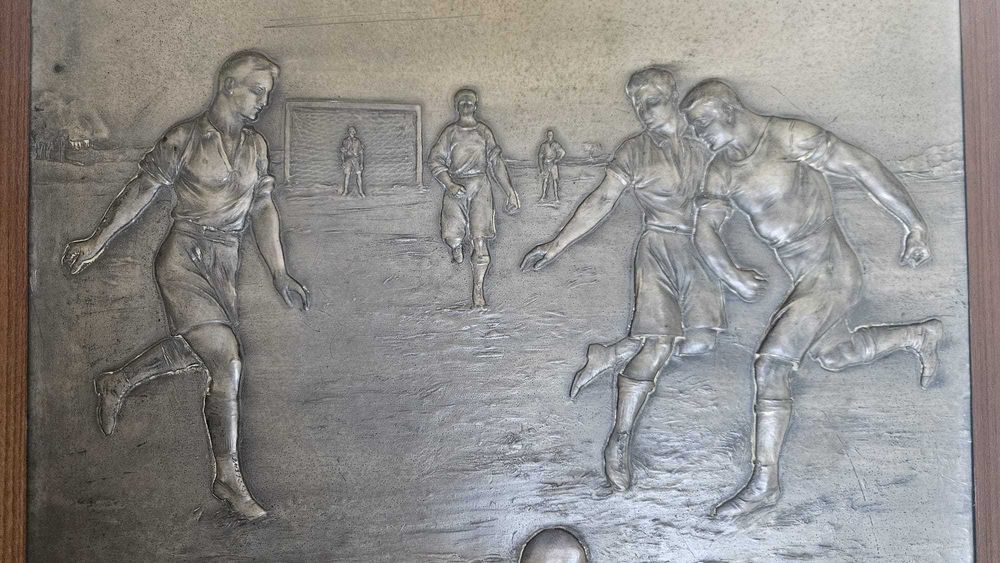 Placa artística antiga em bronze Charles Korschann