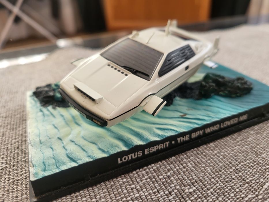 4x modele 007 James Bond 1:43