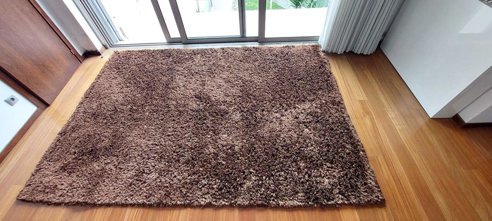 Carpete castanha pelo alto 1.90x2.80
