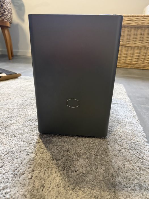 Coolermaster NR200 cinza + Painel Vidro Temperado