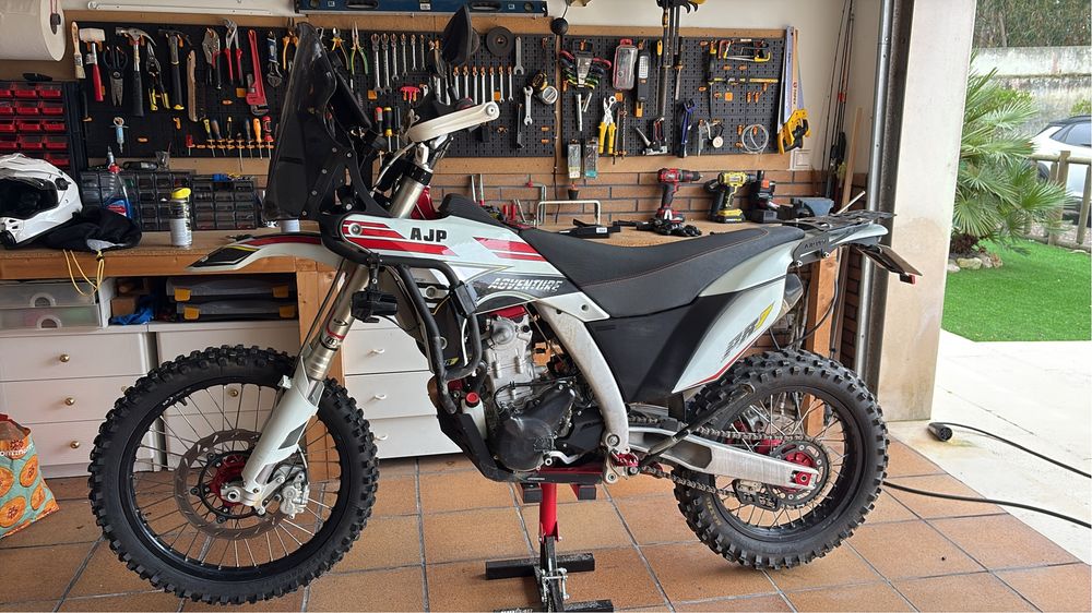 Vendo AJP PR7, 2016, 15.000 kms