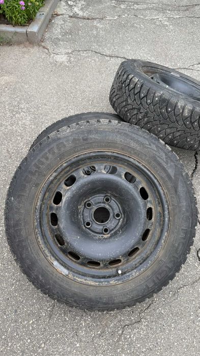 Комплект колес с зимней резиной  Nokian 205 / 60 R16 92T