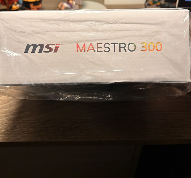 Fones/Headset MSI Maestro não foi aberto com e tem os plásticos todos