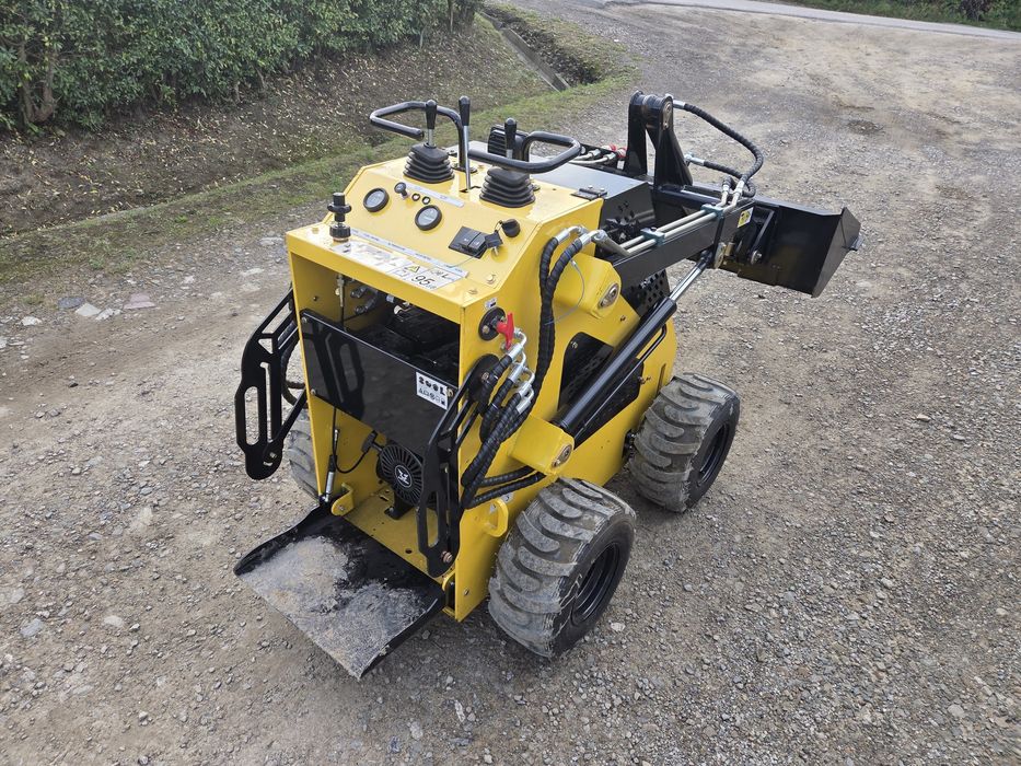 Miniładowarka Skid-Steer na kołach 4x4 ##nie.bobcat.avant#