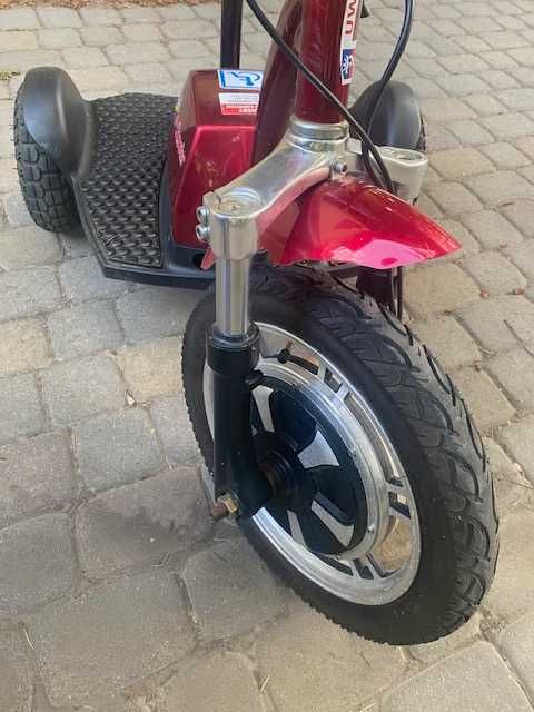 Skuter trzykołowy inwalidzki - elektryczny