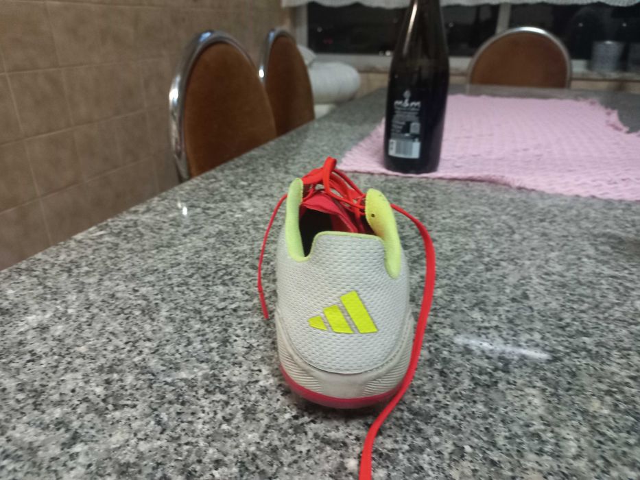 Chuteiras F50 em bom estado