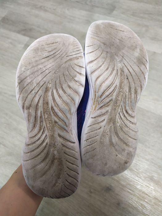 Кросівки дівчинці Skechers 31 розмір дефекти