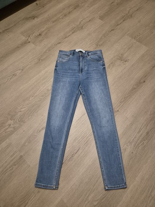Jeansy elastyczne Bershka, rozm.38