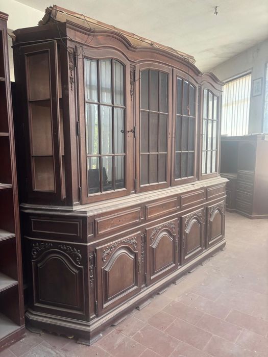 Vendo  varios Moveis: sala (mesa e cozinha), Roupeiros, escivaninhas, cadeiras etc