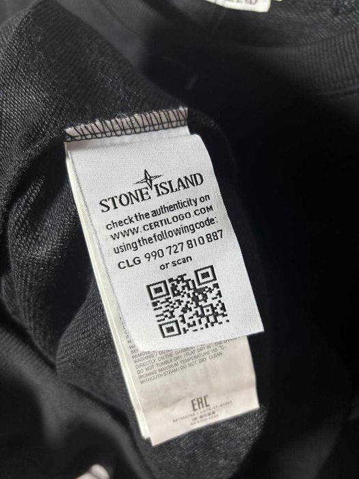 Sweatshirt with patch