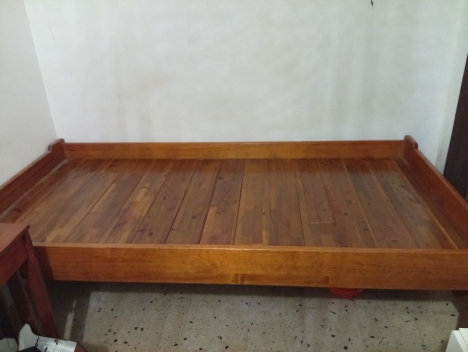 Cama de solteiro Cerne