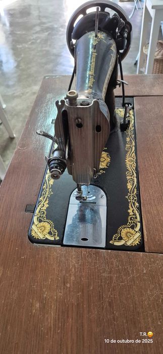 Maquina de costura SINGER antiga