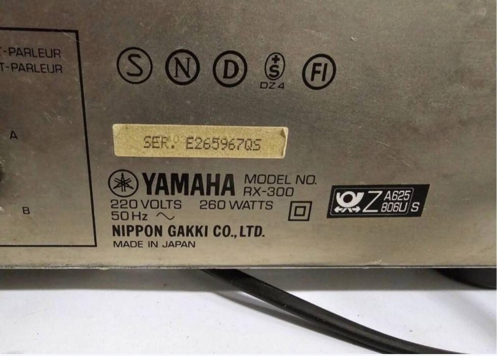 Amplituner Yamaha R-300. Made in Japan