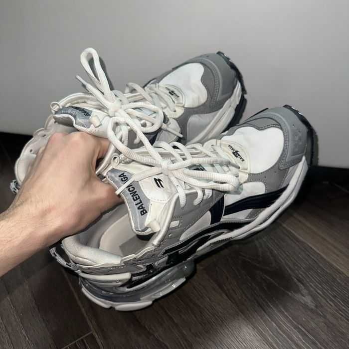 balenciaga runner 42 grey