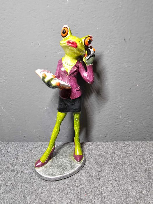 Żaba z telefonem figurka