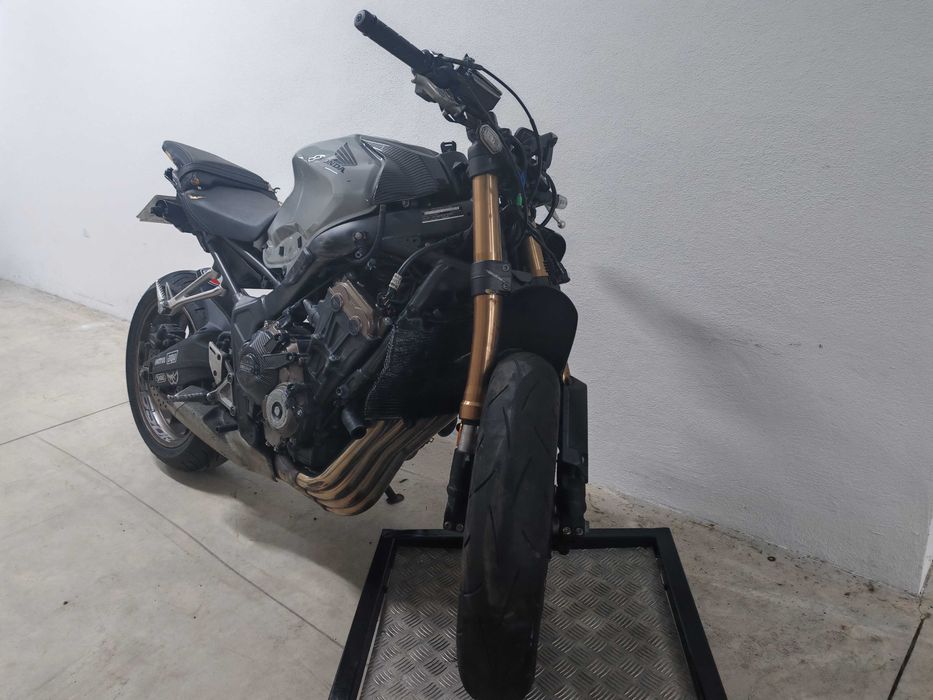 Honda CB 650r acidentada