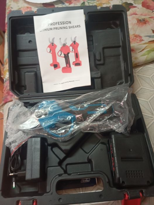 Tesoura de poda elétrica