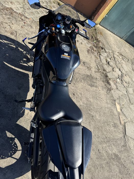 YAMAHA R7 2023.