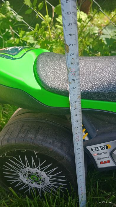 Motorek nożny dla dziecka – zielony, sportowy styl