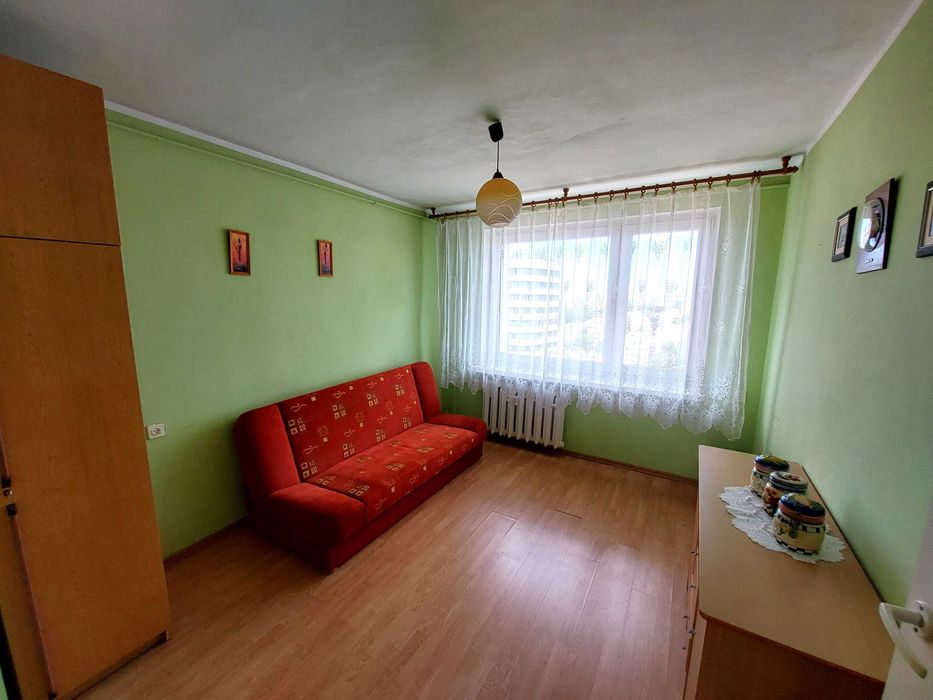 2 pokojowe mieszkanie 47 m2 w świetnej lokalizacji w centrum Elbląga. Duży salon, balkon, oddzielna kuchnia, winda, miejsce parkingowe przy budynku