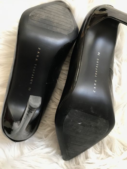 Szpilki lakierowane czarne - ZARA