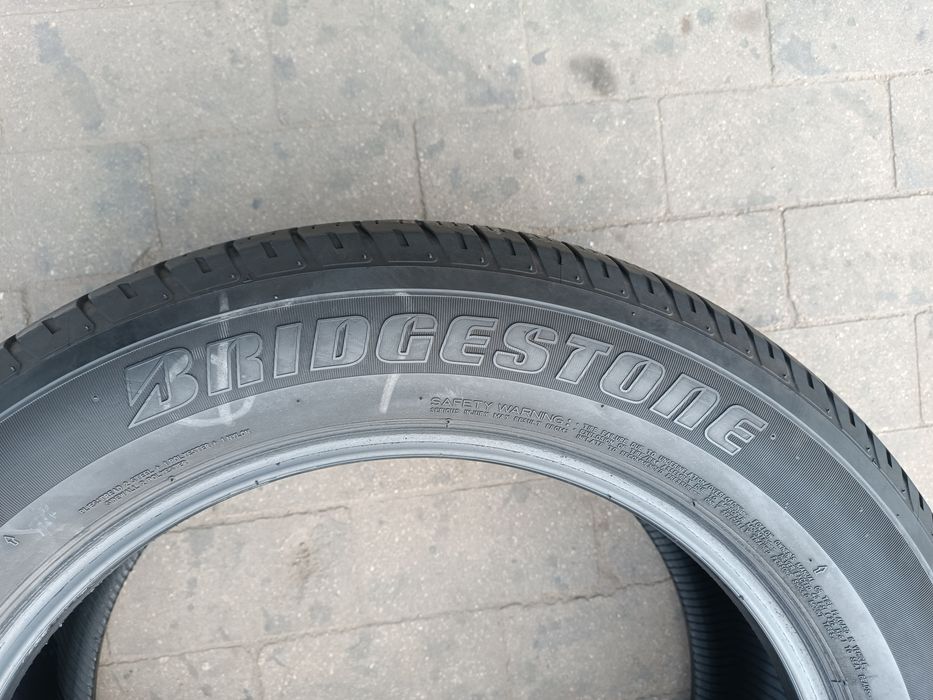 235/55R18 Bridgestone Dueler H/T 687