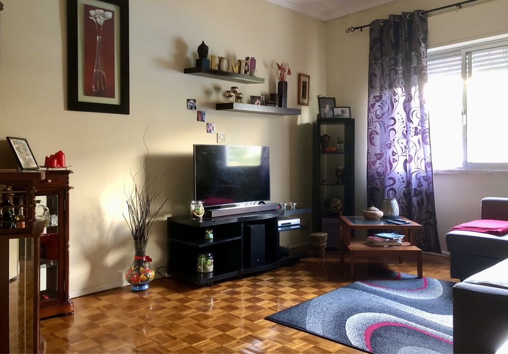 Arrendo T2 c/70m2 mobilado e equipado, em Mercês, Mem Martins, prox. da estação da CP