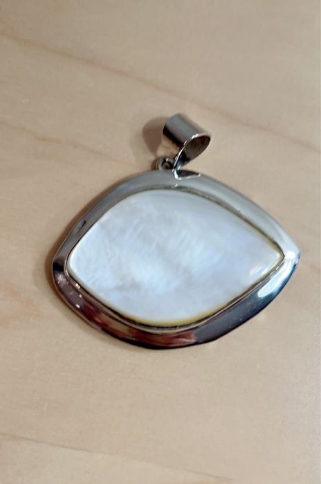 Pendente em prata e madreperola