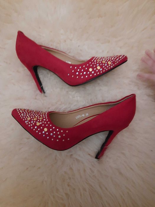 Buty czerwone szpili rozm 36
