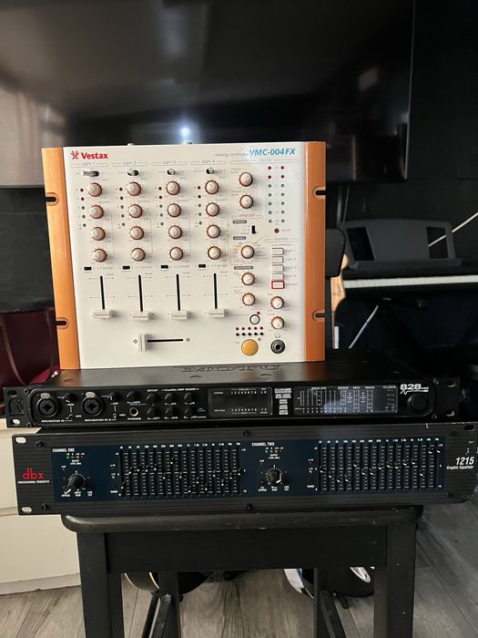 Mesa de mistura , equalizador, interface de áudio